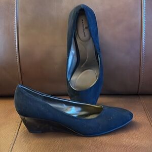 Bandolini black suede like cheetah heel wedge shoes
